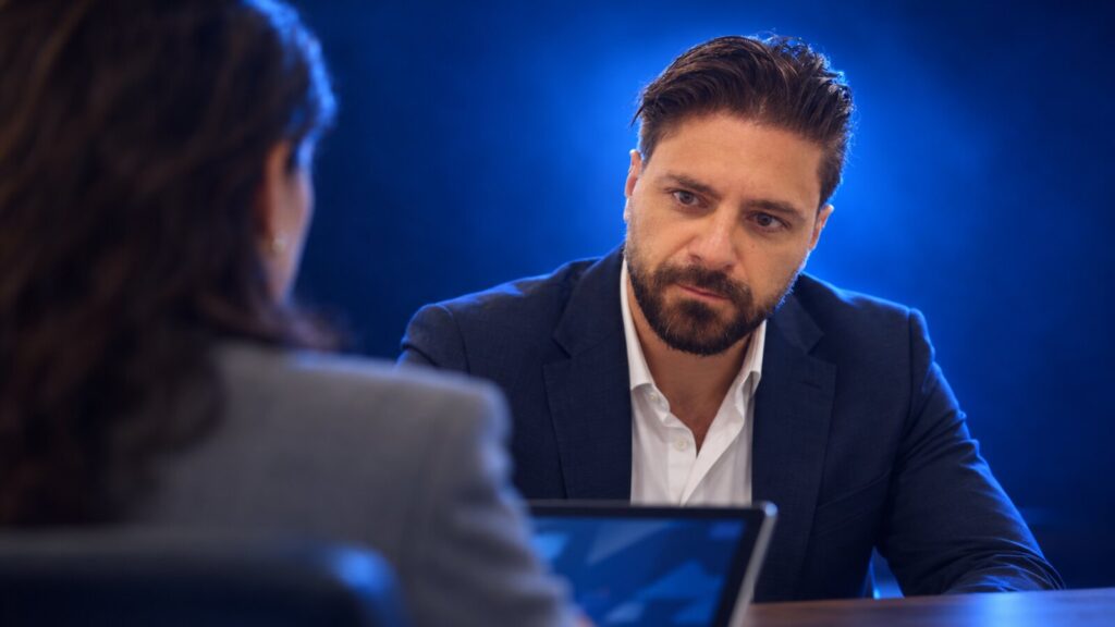 Francesco Caruccio di VELOCIA ascolta la direttrice generale