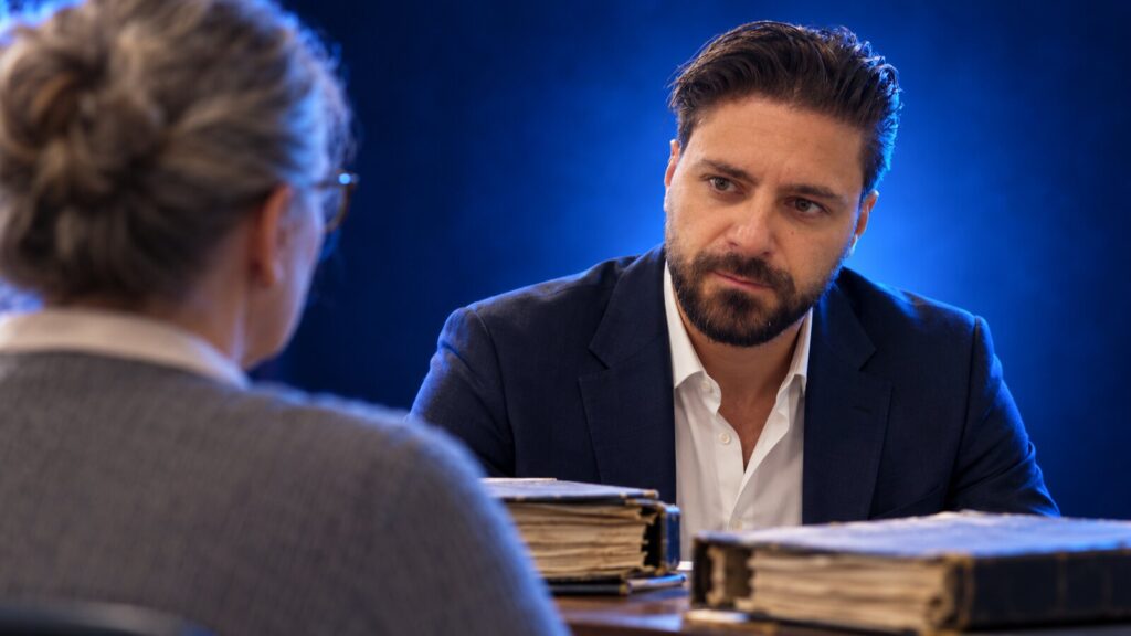 Francesco Caruccio di VELOCIA ascolta la titolare di un'azienda di famiglia